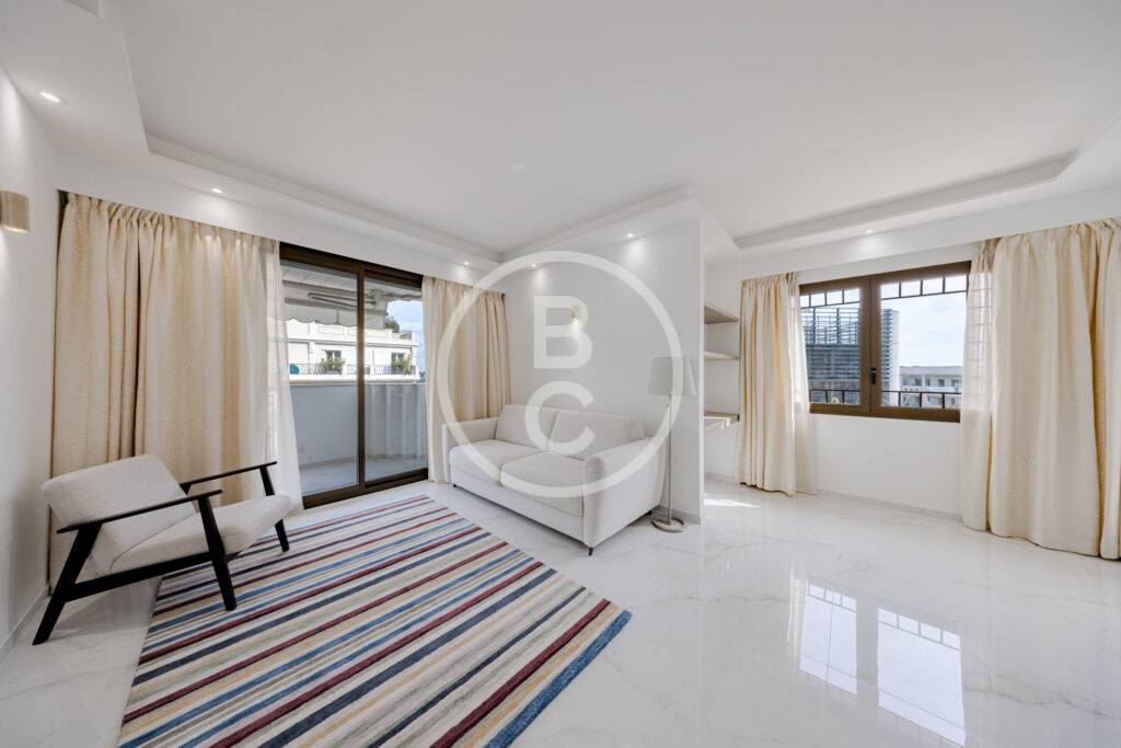 MAGNIFICENT 4 ROOM APARTMENT