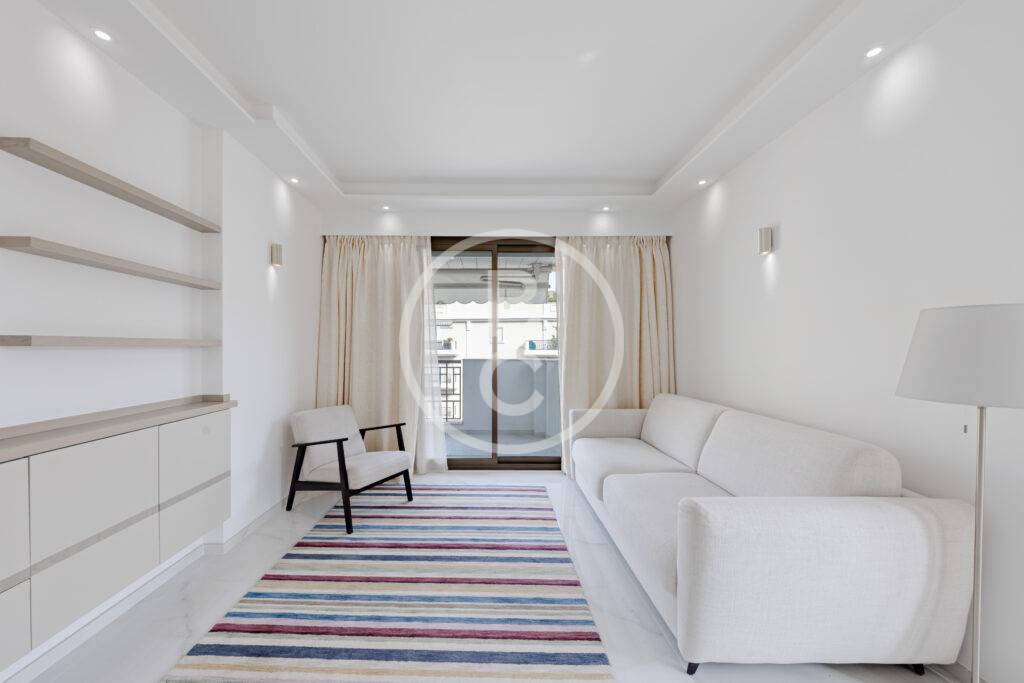 MAGNIFICENT 4 ROOM APARTMENT