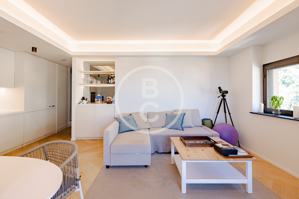 RENOVATED ONE BEDROOM APARTMENT WITH SEA VIEW
