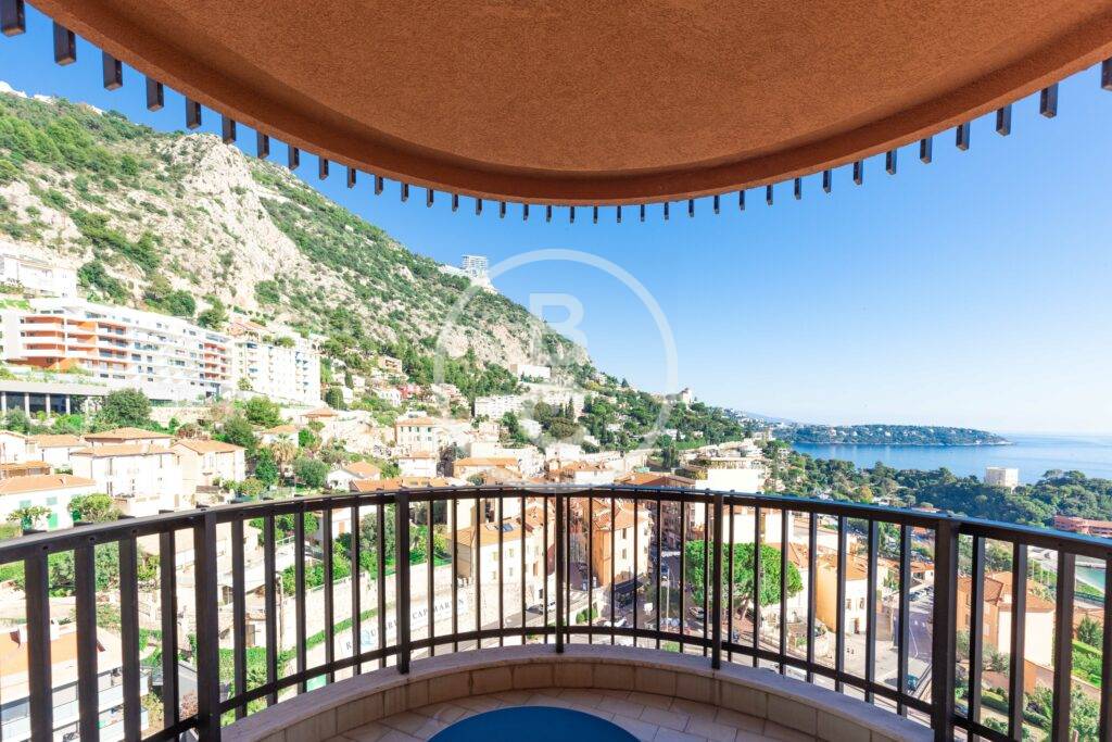 RENOVATED ONE BEDROOM APARTMENT WITH SEA VIEW