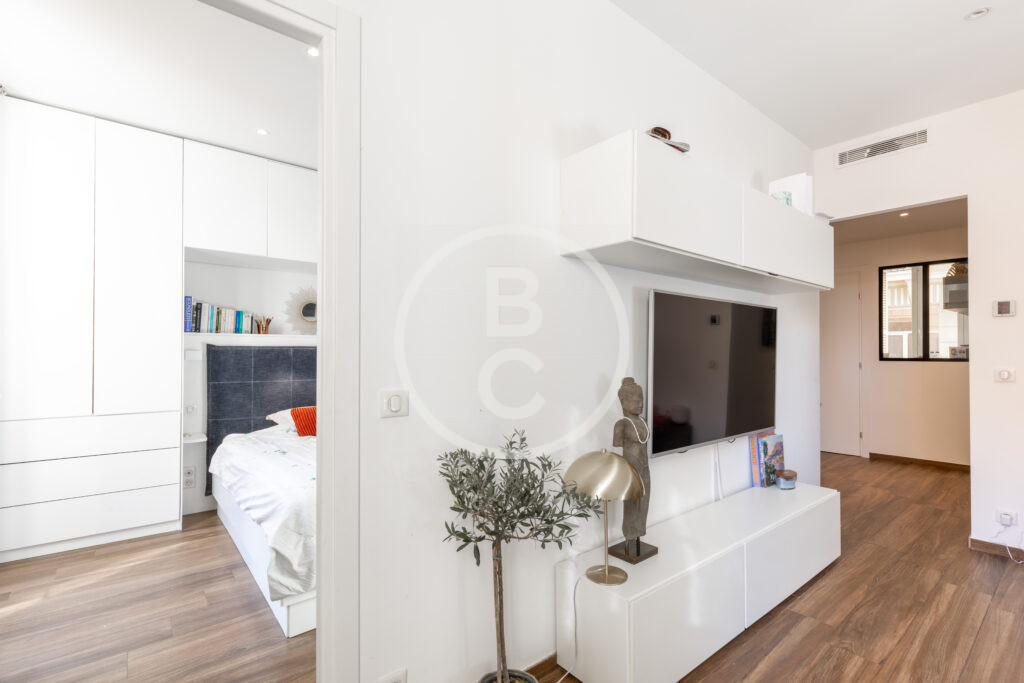 2 BEDROOM APARTMENT WITH TERRACE