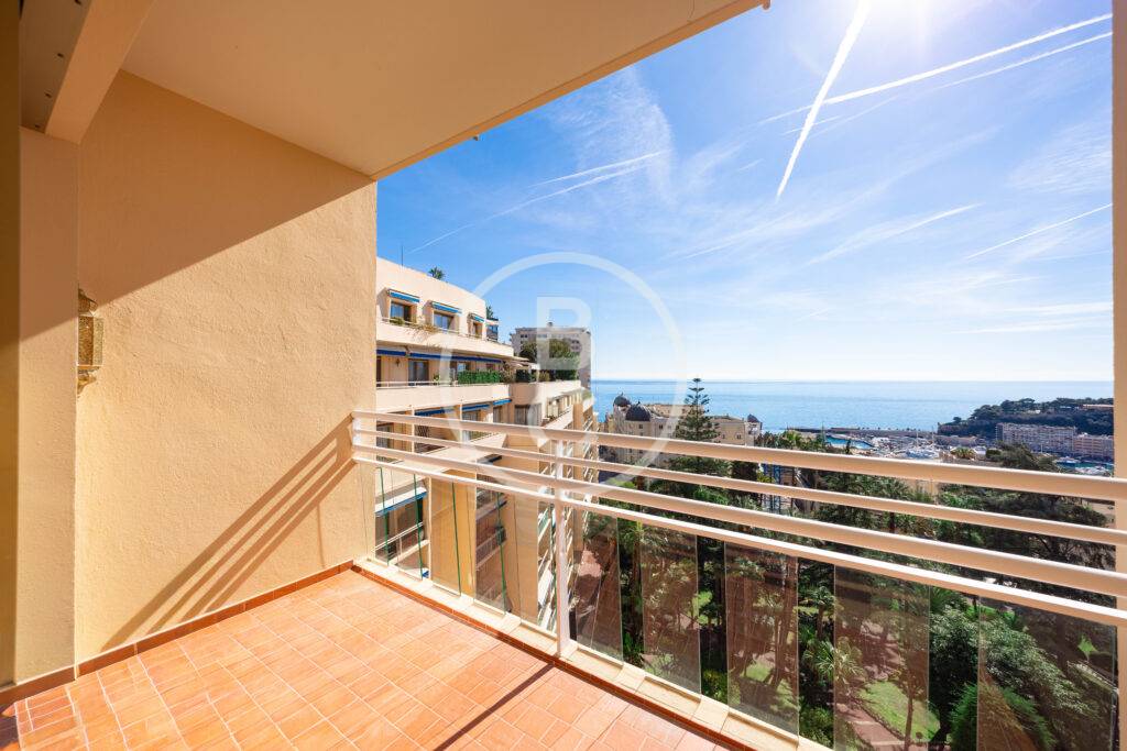 2  BEDROOM APARTMENT RENOVATED WITH SEA VIEW