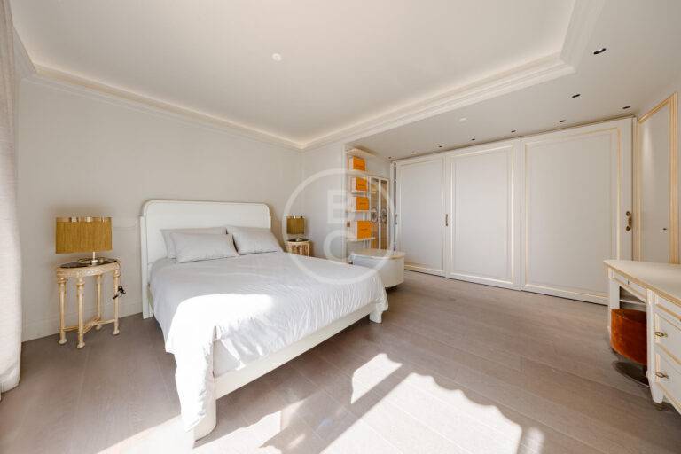 2  BEDROOM APARTMENT RENOVATED WITH SEA VIEW
