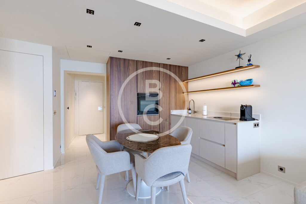 ONE-DEBDROOM COMPLETELY RENOVATED - SEA VIEW