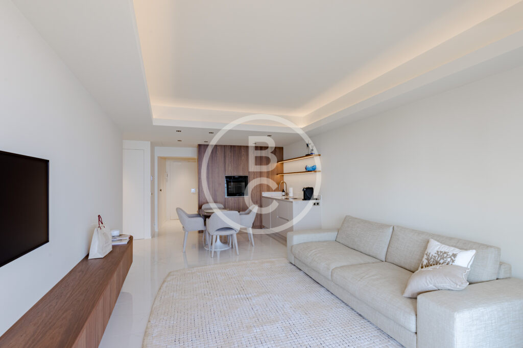 ONE-DEBDROOM COMPLETELY RENOVATED - SEA VIEW