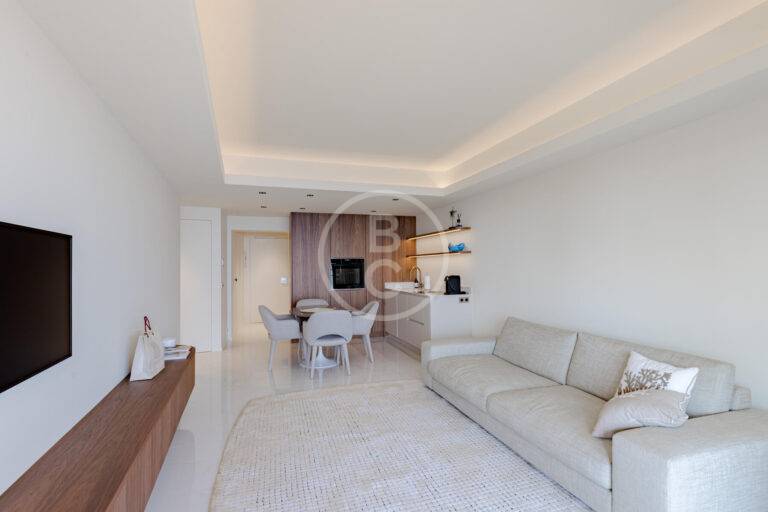 ONE-DEBDROOM COMPLETELY RENOVATED - SEA VIEW