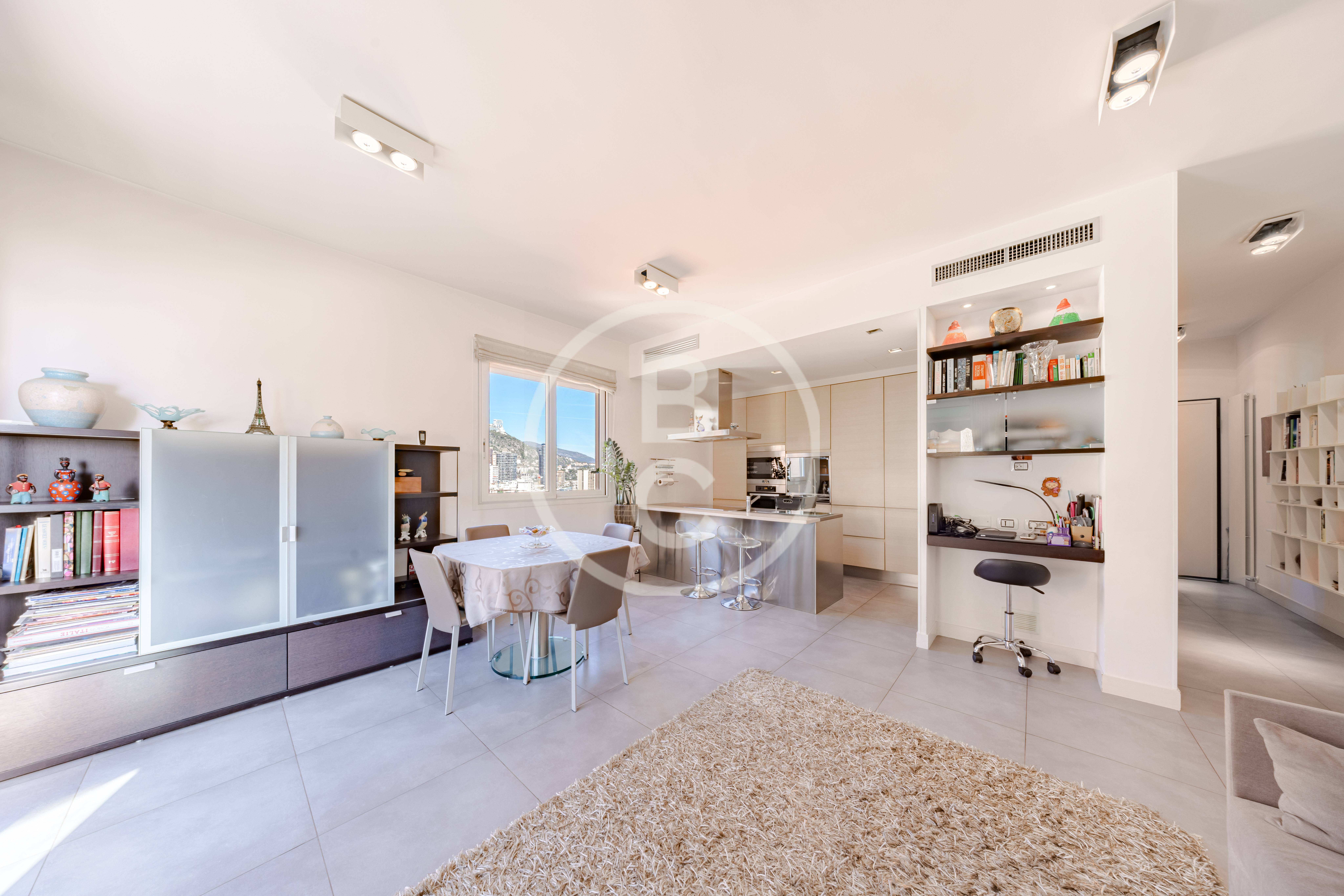 GORGEOUS 2 ROOM CENTER