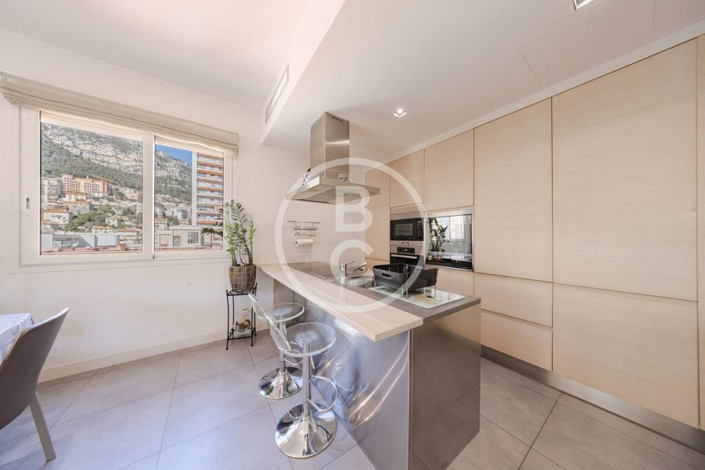 GORGEOUS 2 ROOM CENTER