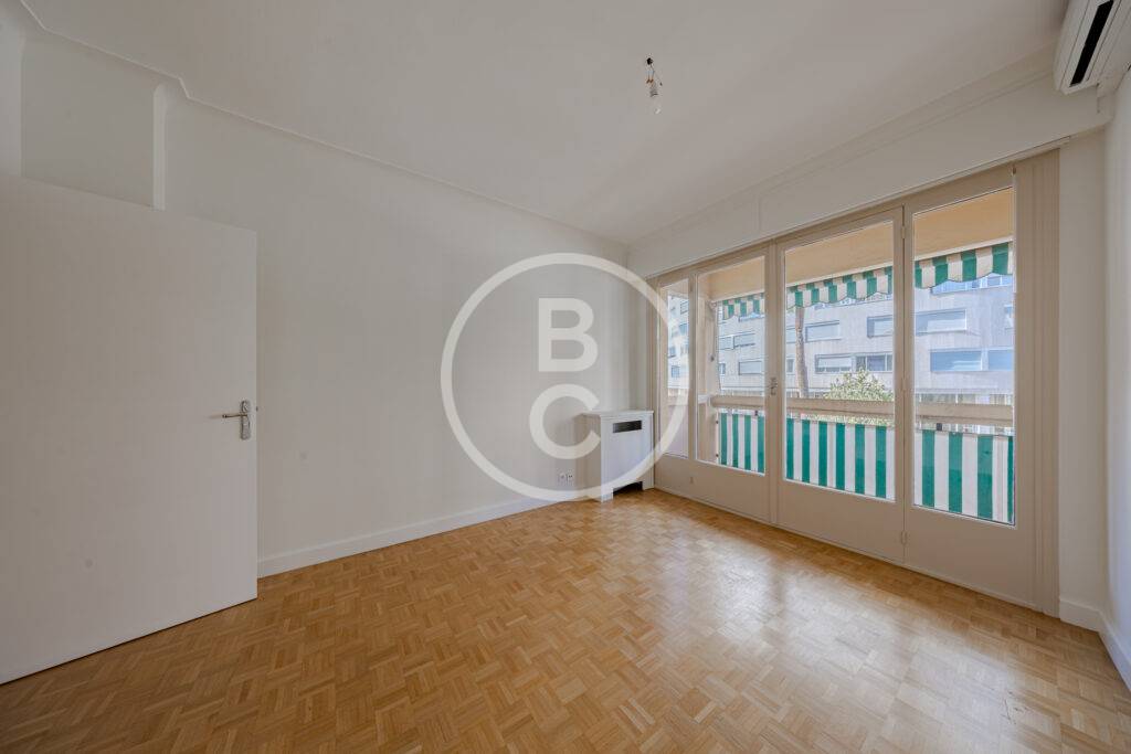 BEAUTIFUL 3 ROOM APARTMENT CLOSE TO THE BEACHES