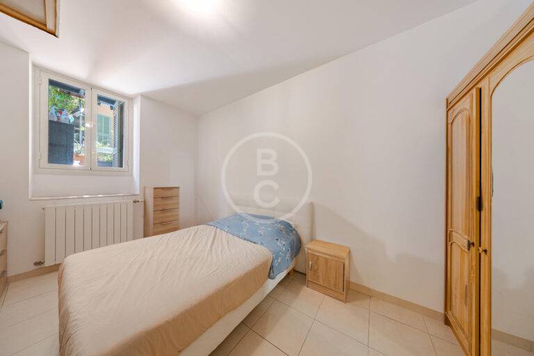 GREAT OPPORTUNITY 2 BEDROOM NEAR THE CENTER