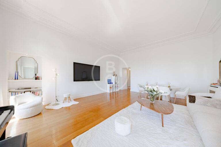 STUNNING 3-BEDROOM APARTMENT – ICONIC RESIDENCE WITH POOL & TENNIS