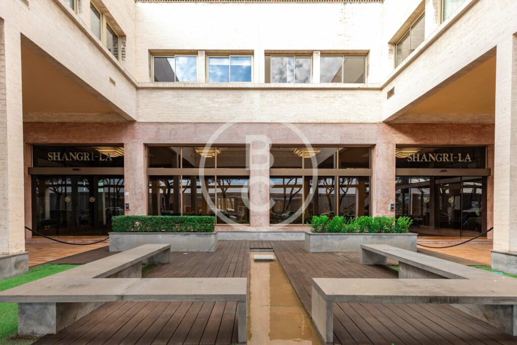 AMPLE PARKING - PORT HERCULES