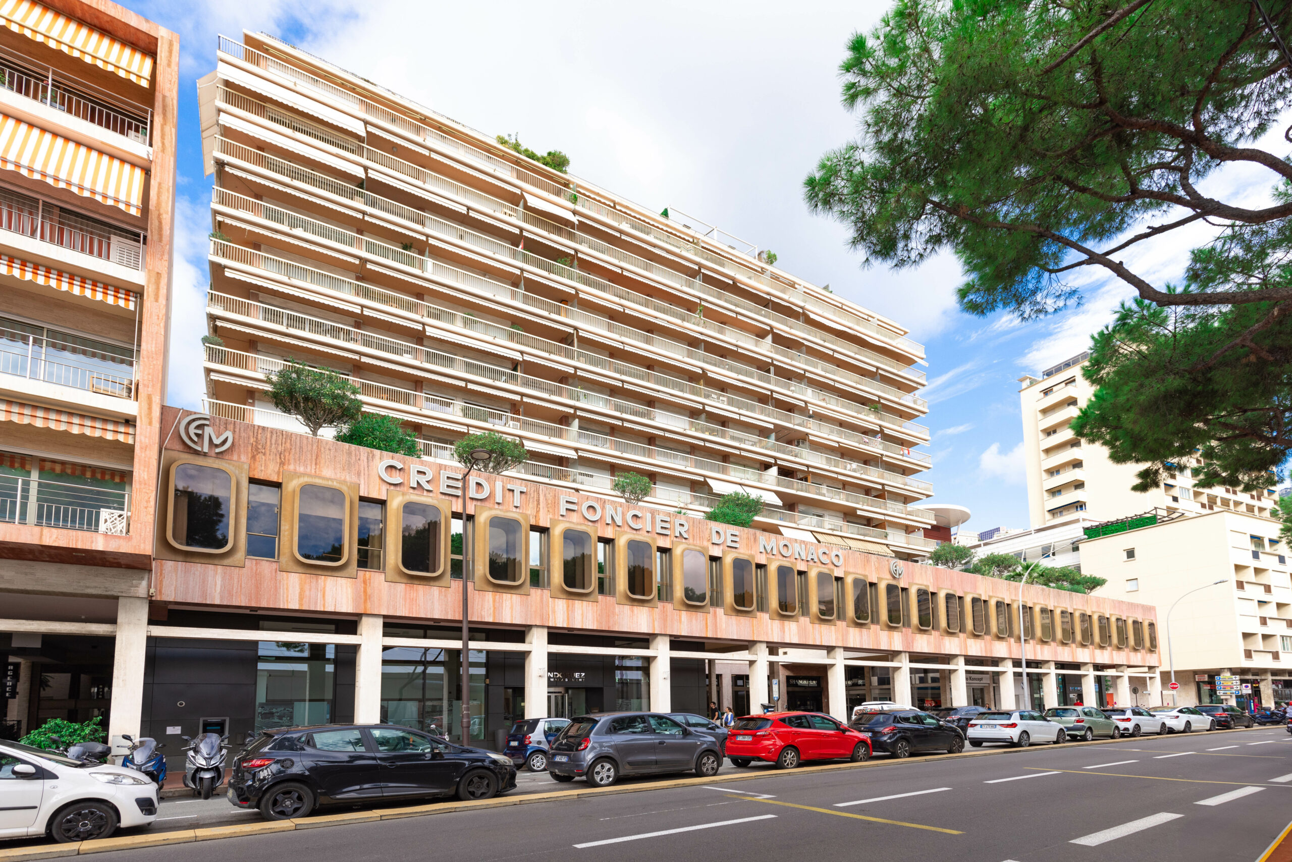 AMPLE PARKING – PORT HERCULES