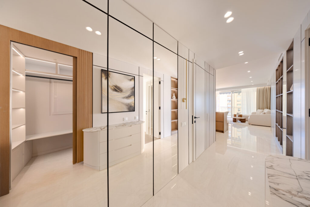 STUNNING FULLY RENOVATED CENTRAL 3-BEDROOM APARTMENT