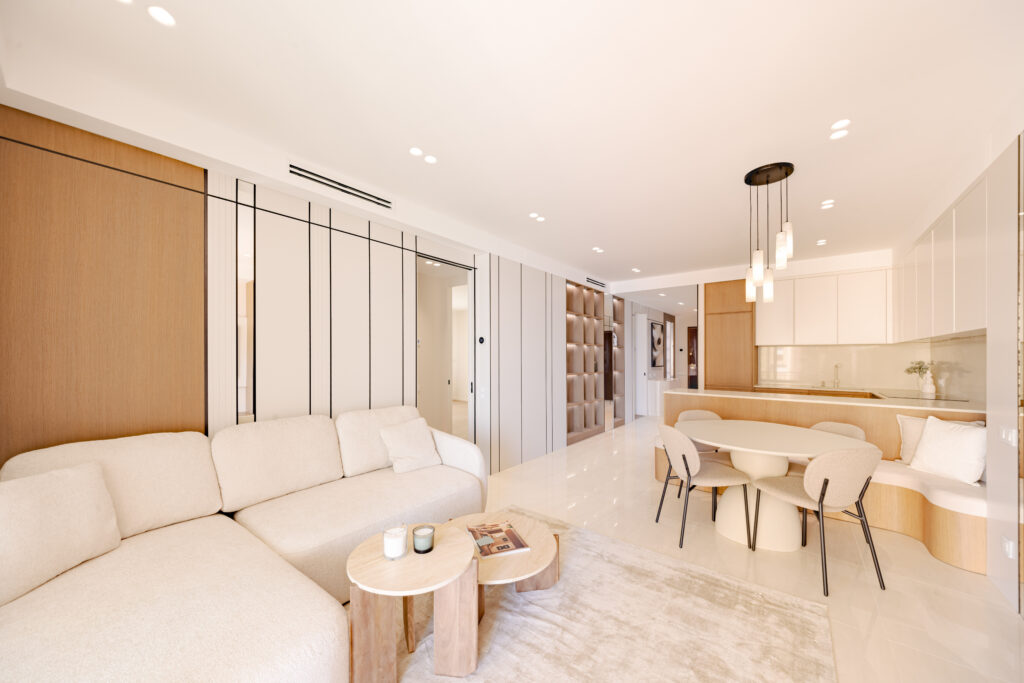 STUNNING FULLY RENOVATED CENTRAL 3-BEDROOM APARTMENT