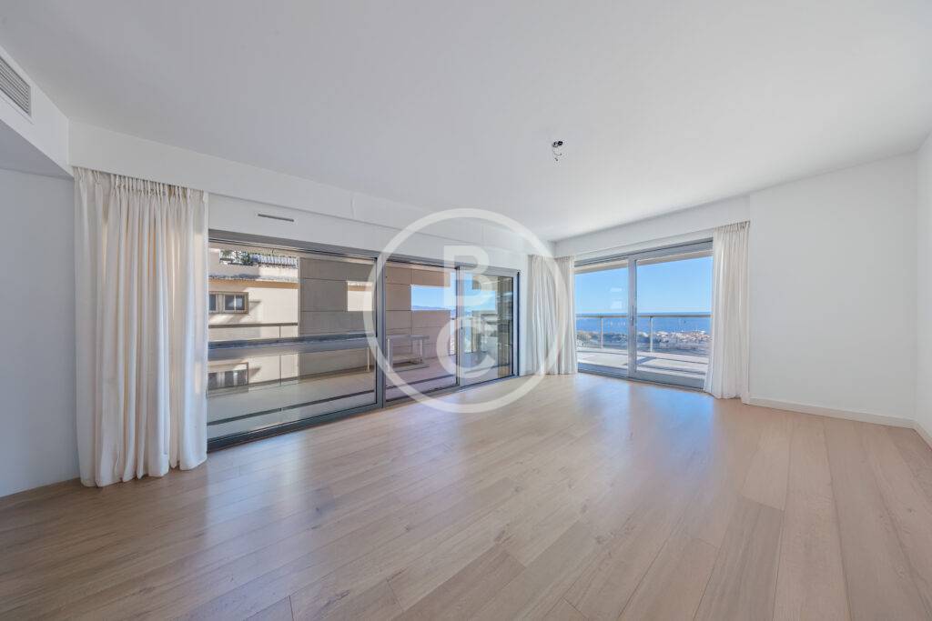 MAGNIFICENT 3 BEDROOMS SEA VIEW