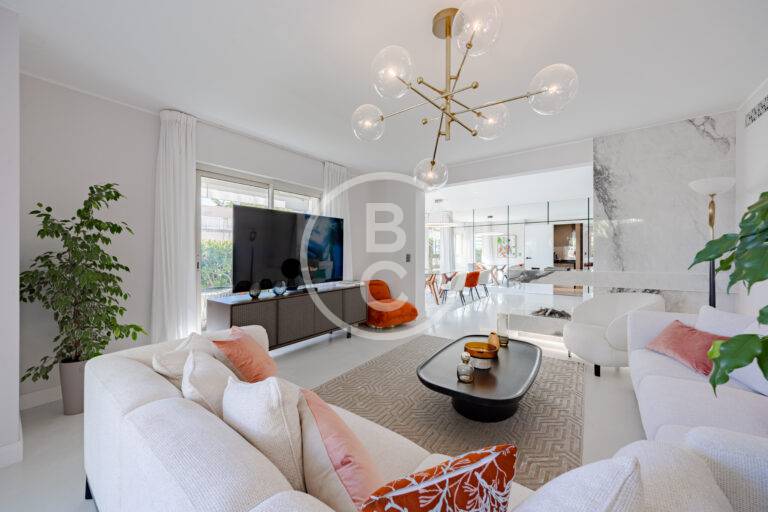 MAGNIFICENT RENOVATED PENTHOUSE