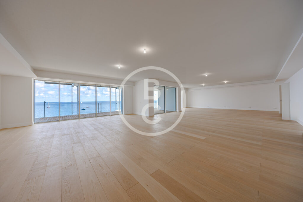 LUXURIOUS 3-BEDROOM APARTMENT WITH PANORAMIC VIEWS