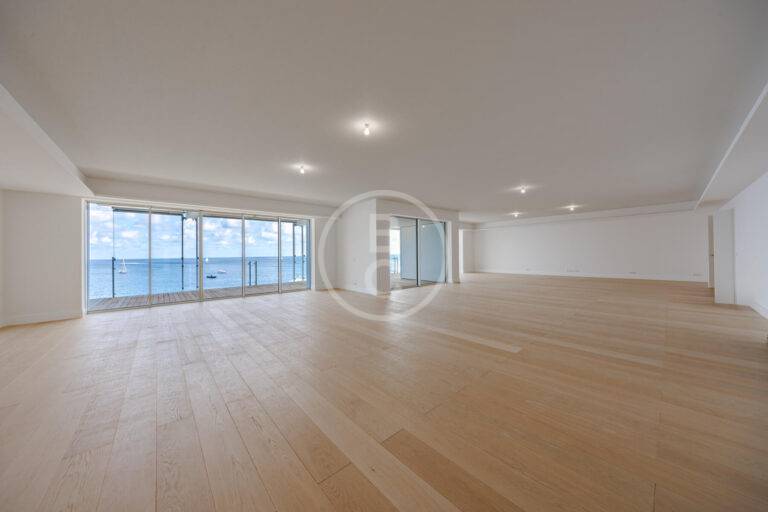 LUXURIOUS 3-BEDROOM APARTMENT WITH PANORAMIC VIEWS
