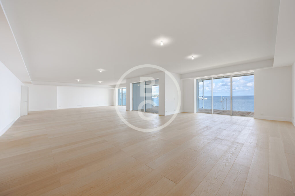 LUXURIOUS 3-BEDROOM APARTMENT WITH PANORAMIC VIEWS