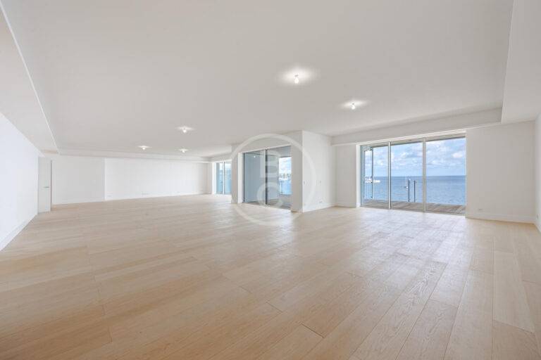 LUXURIOUS 3-BEDROOM APARTMENT WITH PANORAMIC VIEWS