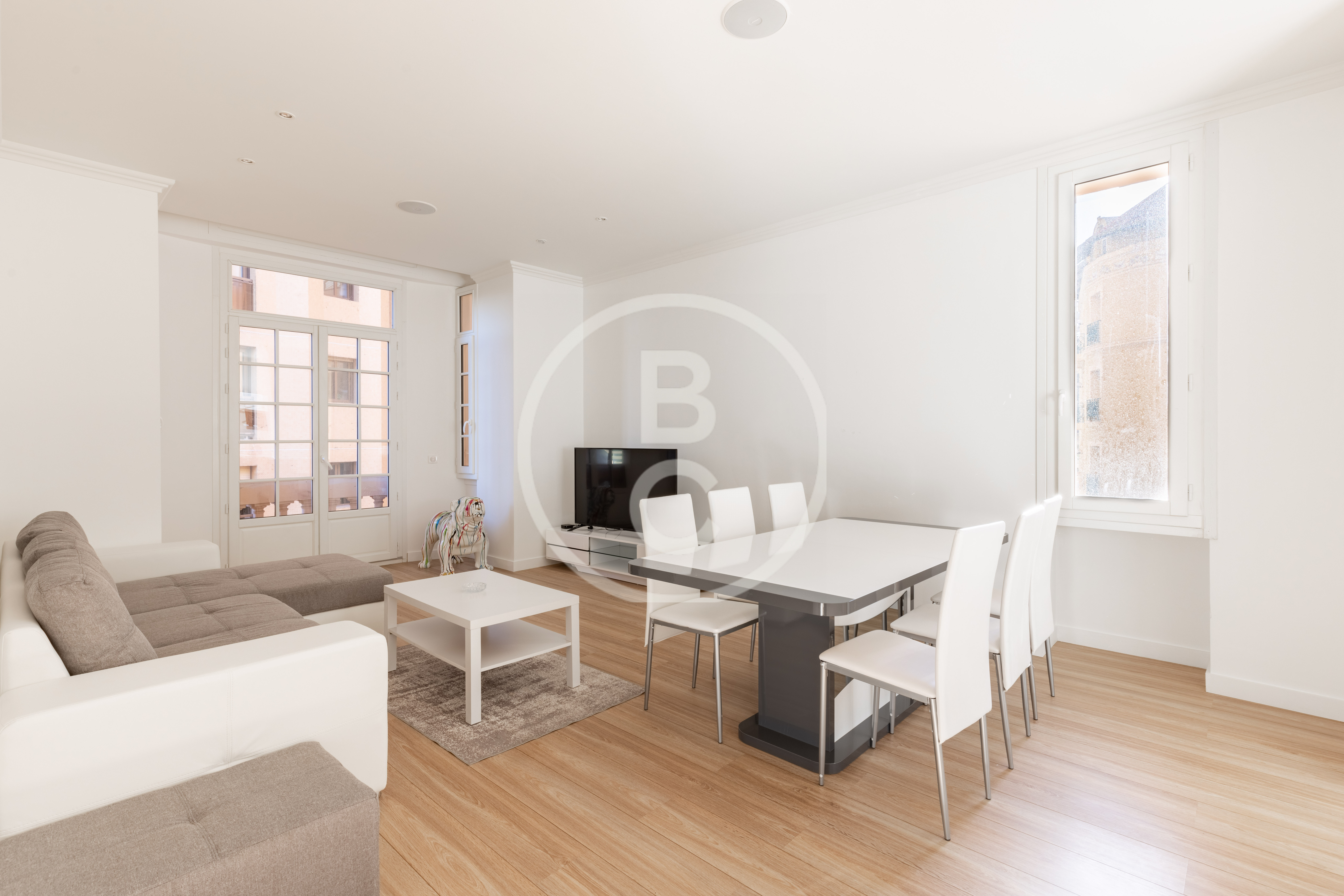 CHARMING 3 BEDROOM APARTMENT