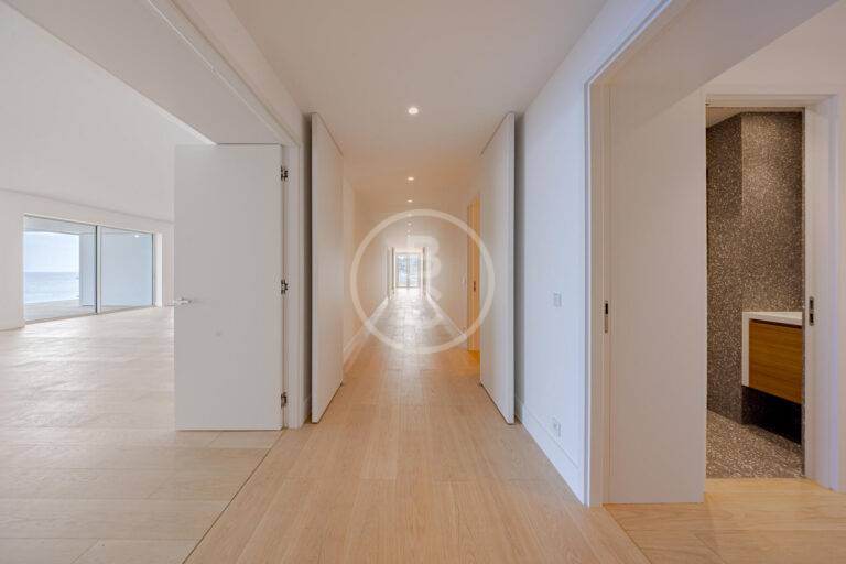 LUXURIOUS 3-BEDROOM APARTMENT WITH PANORAMIC VIEWS