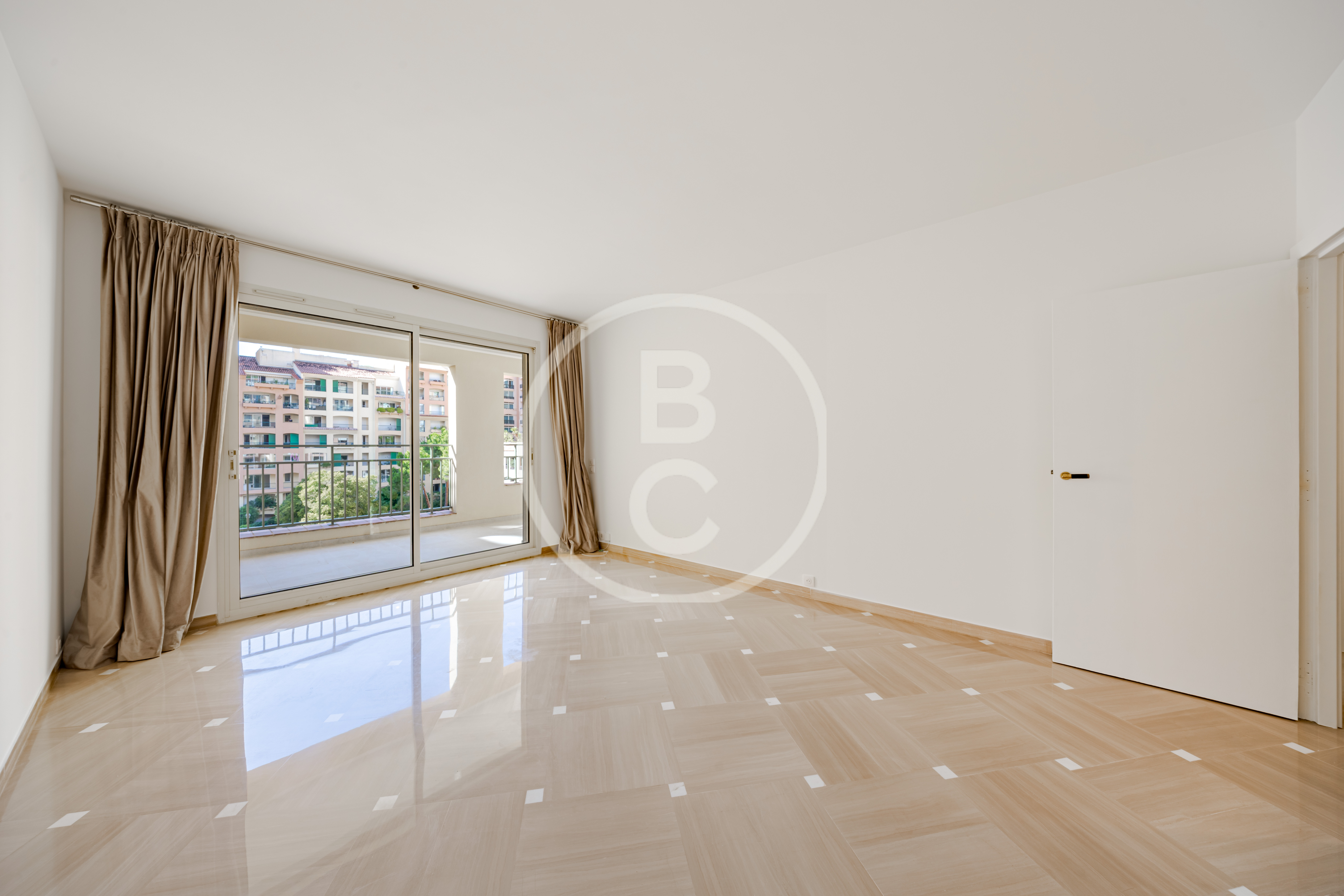 SPACIOUS 1-BEDROOM APARTMENT