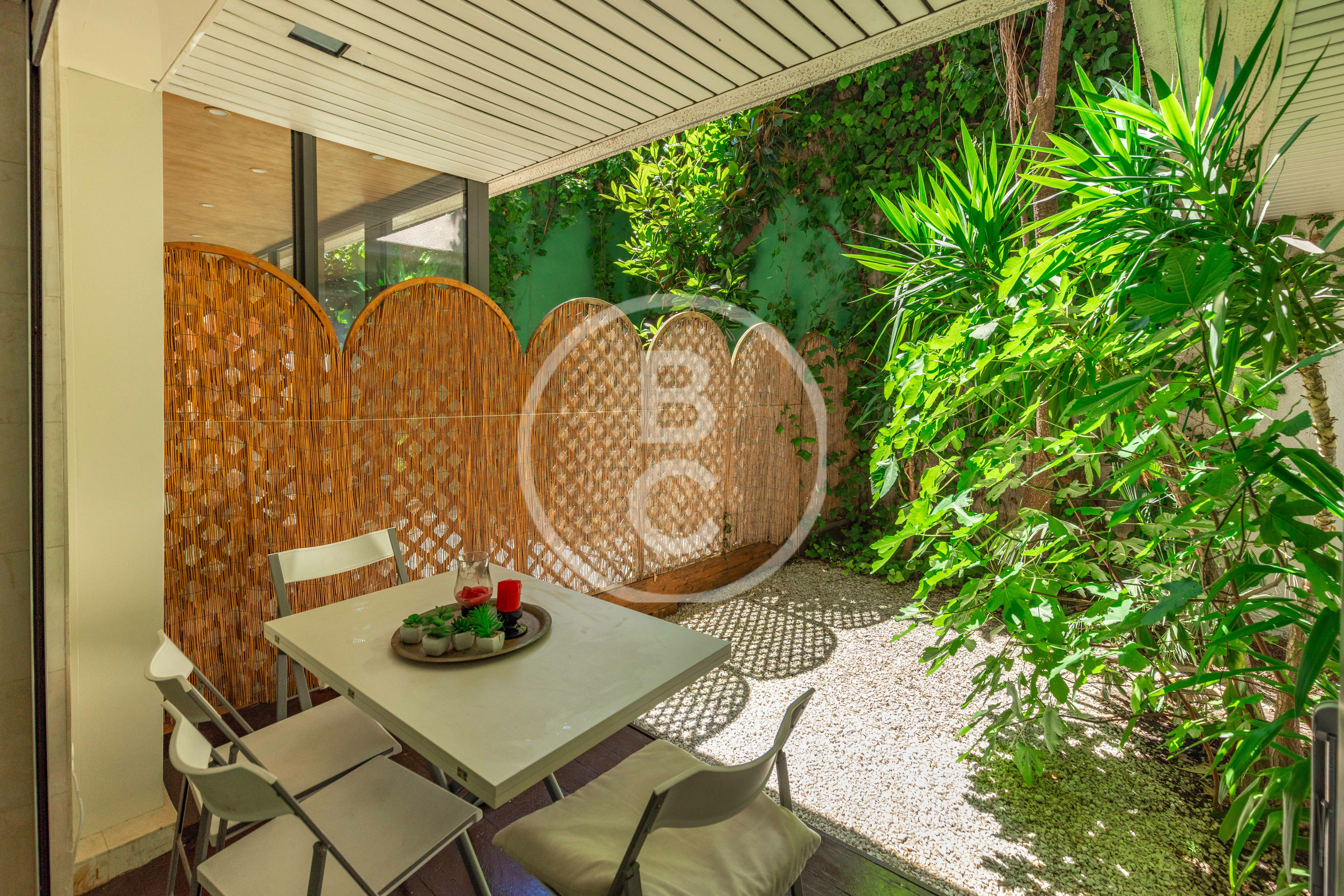 FURNISHED STUDIO WITH GARDEN