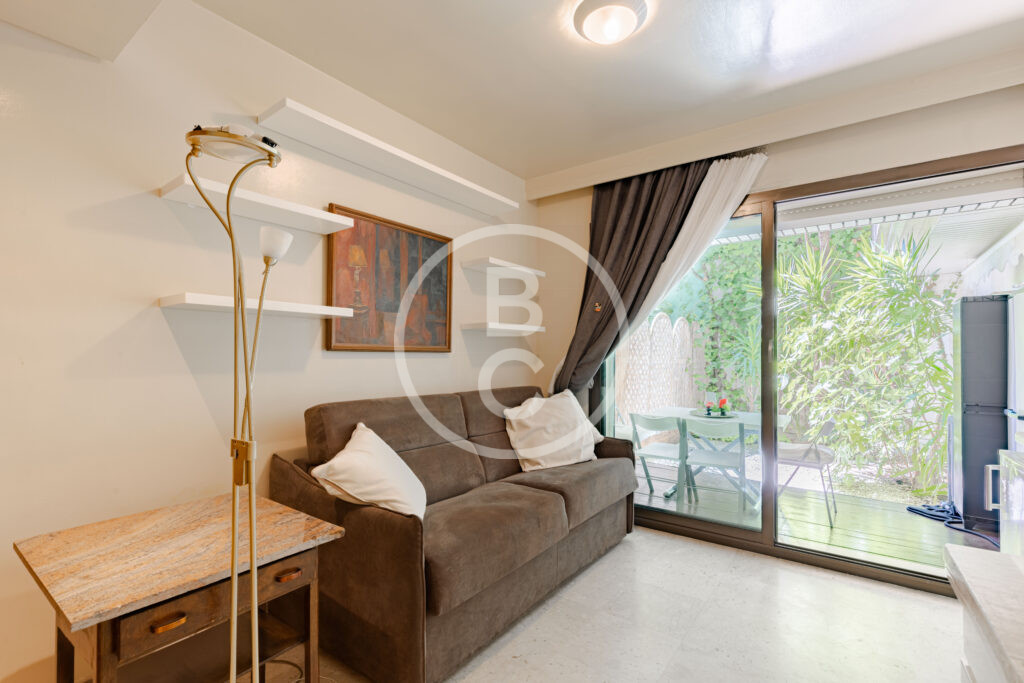 FURNISHED STUDIO WITH GARDEN