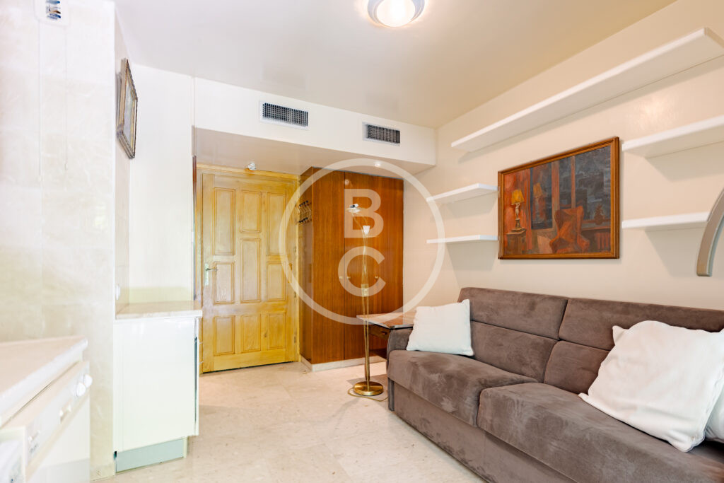 FURNISHED STUDIO WITH GARDEN