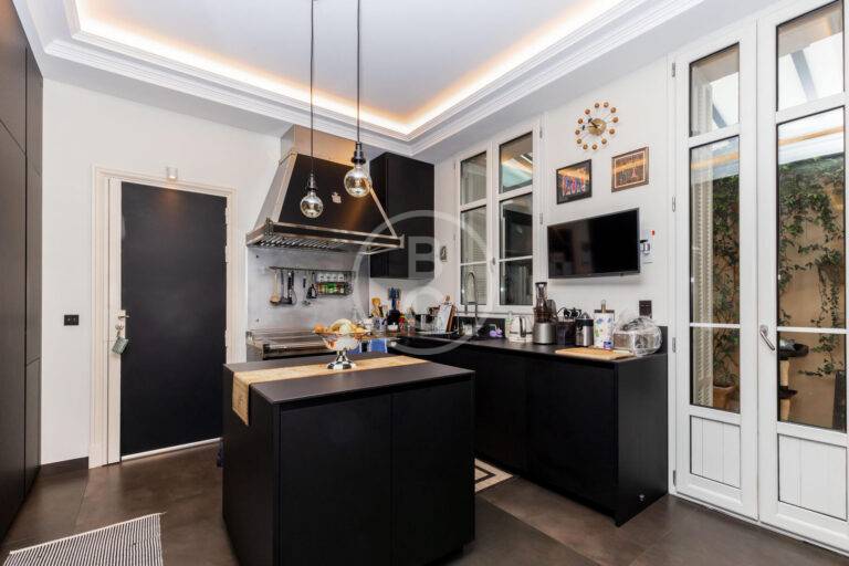 MAGNIFICENT BOURGEOIS APARTMENT