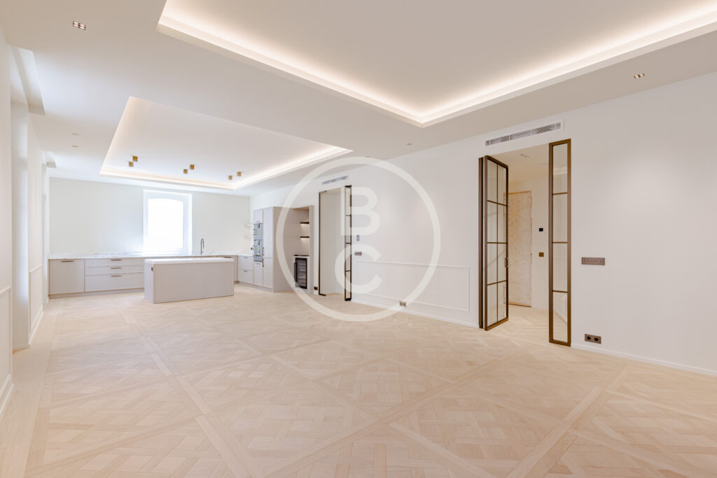 LUXURIOUS 4 BEDROOM APARTMENT
