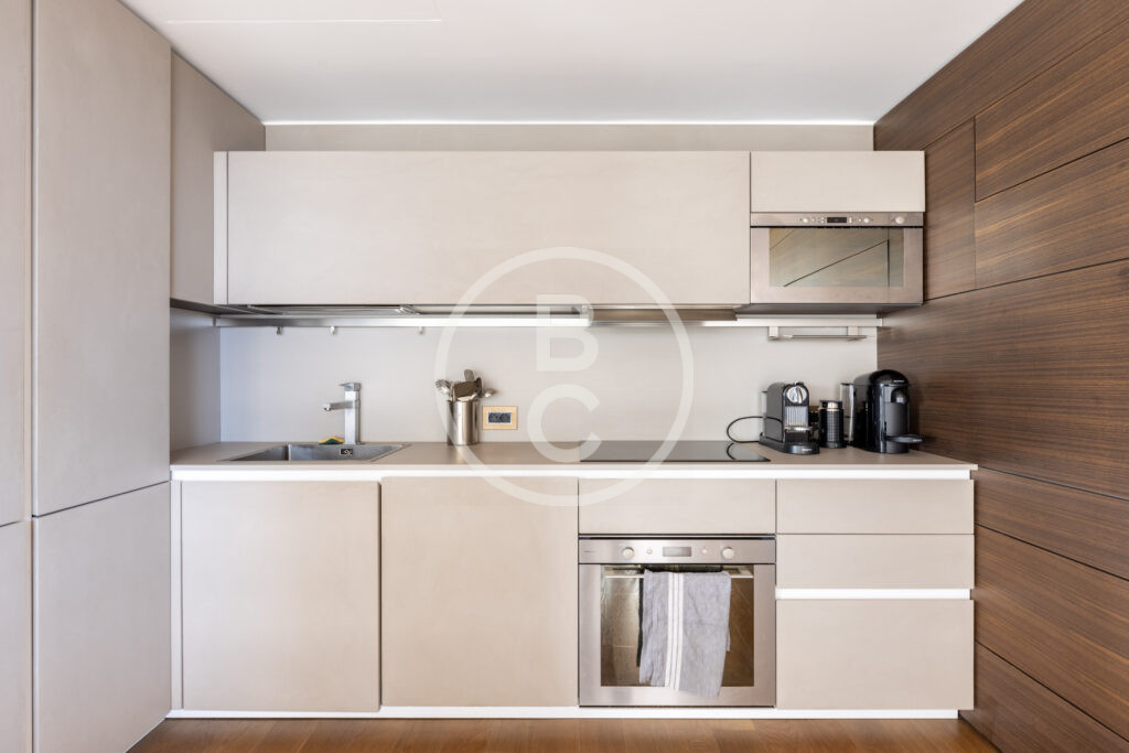 RENOVATED 2 BEDROOM WITH SEA VIEW