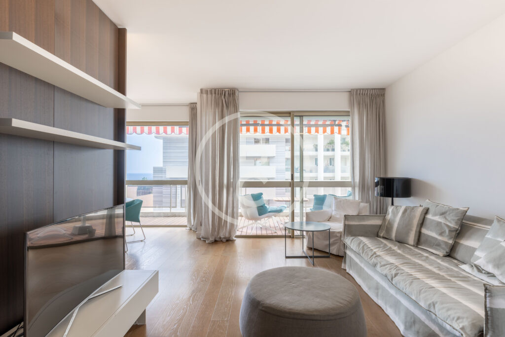 RENOVATED 2 BEDROOM WITH SEA VIEW