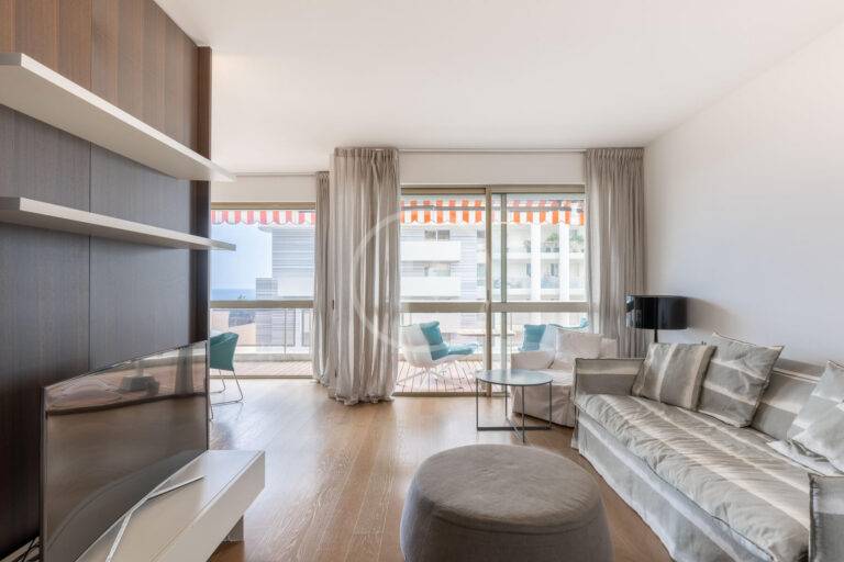 RENOVATED 2 BEDROOM WITH SEA VIEW