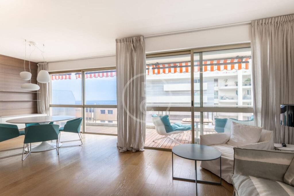 RENOVATED 2 BEDROOM WITH SEA VIEW