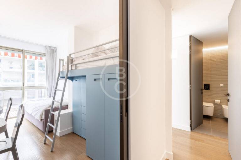 RENOVATED 2 BEDROOM WITH SEA VIEW