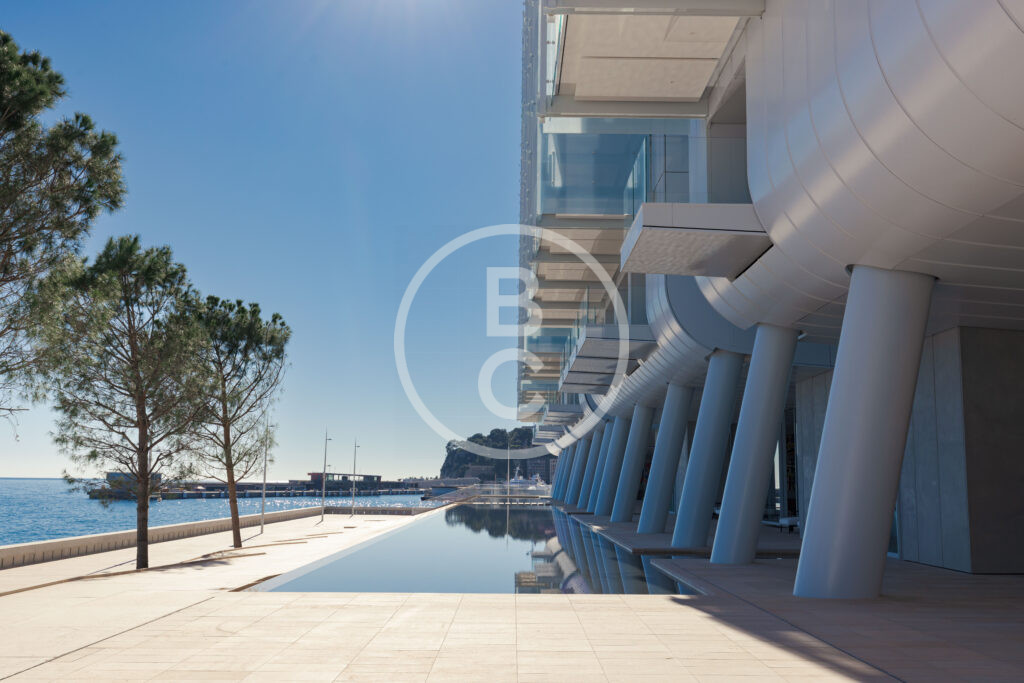 SPACIOUS 3 BEDROOM - SEA VIEW