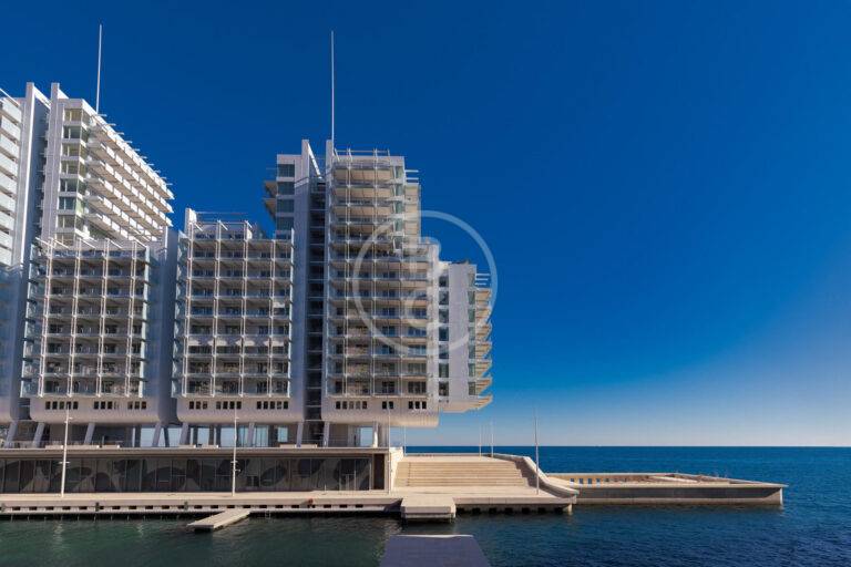 LUXURIOUS 3-BEDROOM APARTMENT WITH SEA AND MARINA VIEW