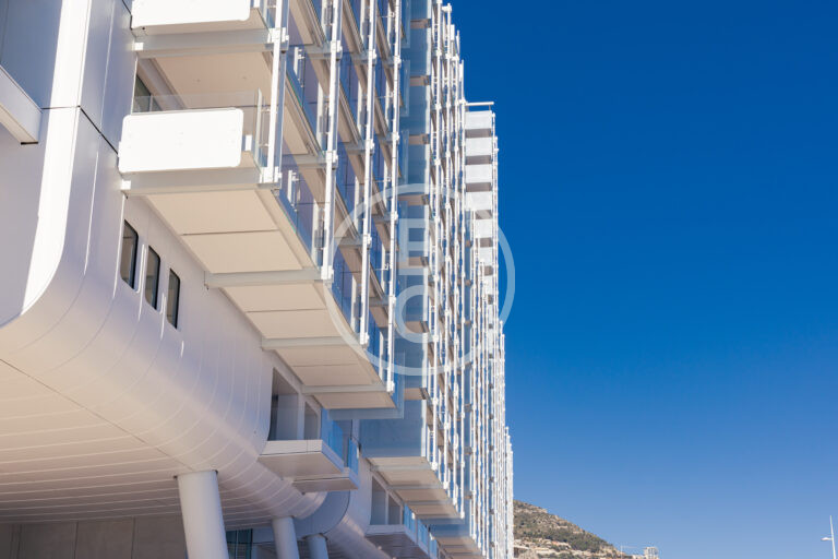 LUXURIOUS 3-BEDROOM APARTMENT WITH SEA AND MARINA VIEW