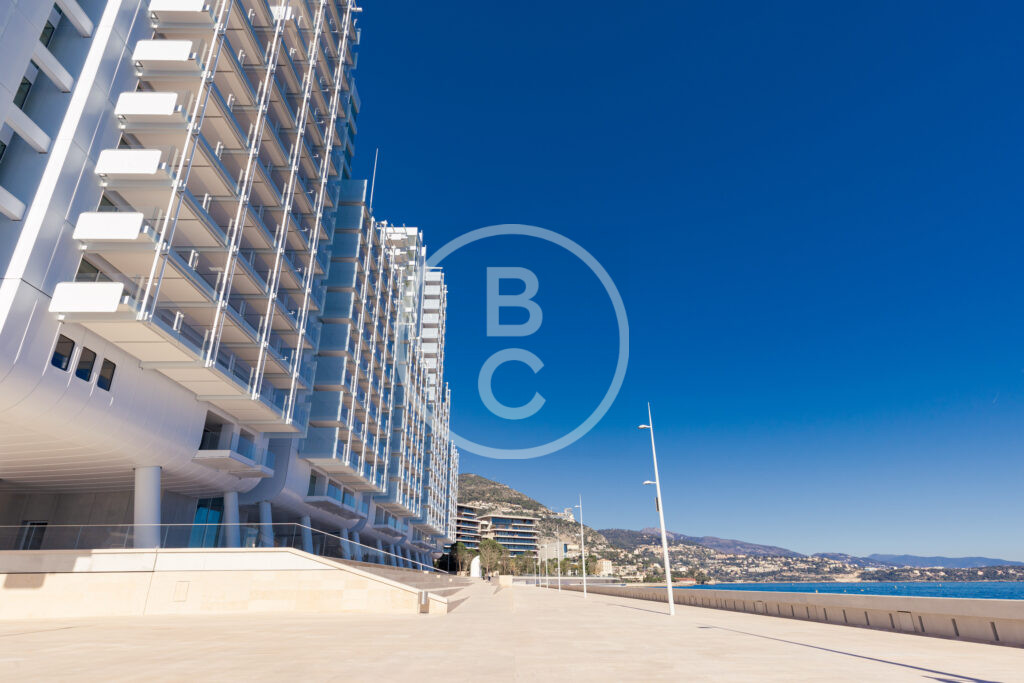 SPACIOUS 3 BEDROOM - SEA VIEW