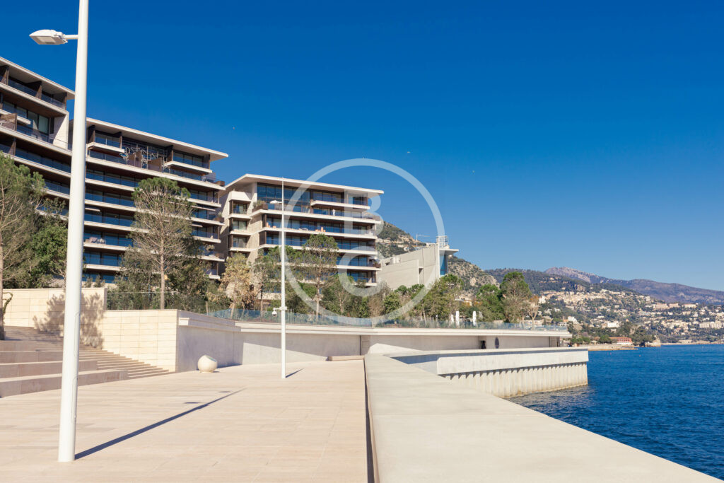 STUNNING DUPLEX - SEA VIEW