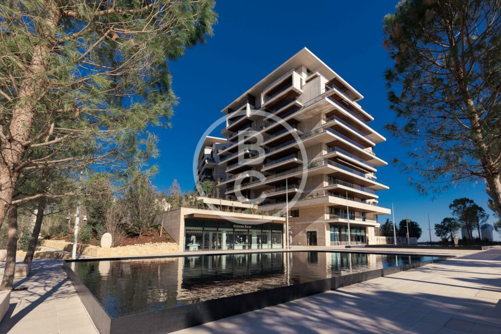 STUNNING DUPLEX - SEA VIEW
