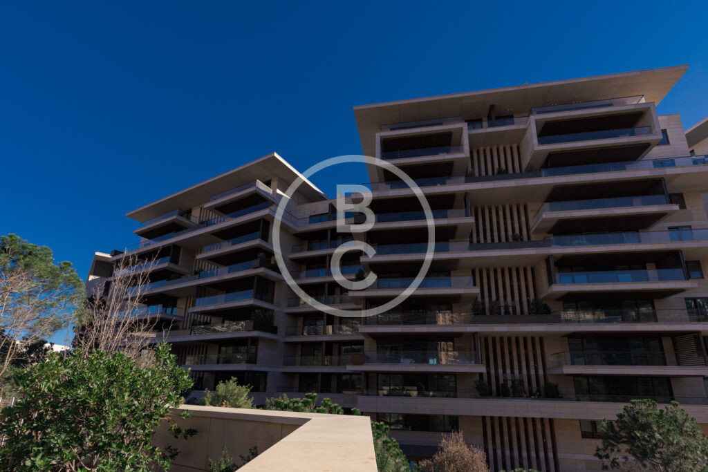 STUNNING DUPLEX - SEA VIEW