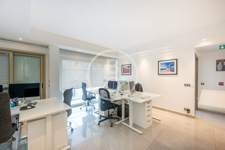 MIXED USE 3 ROOMS