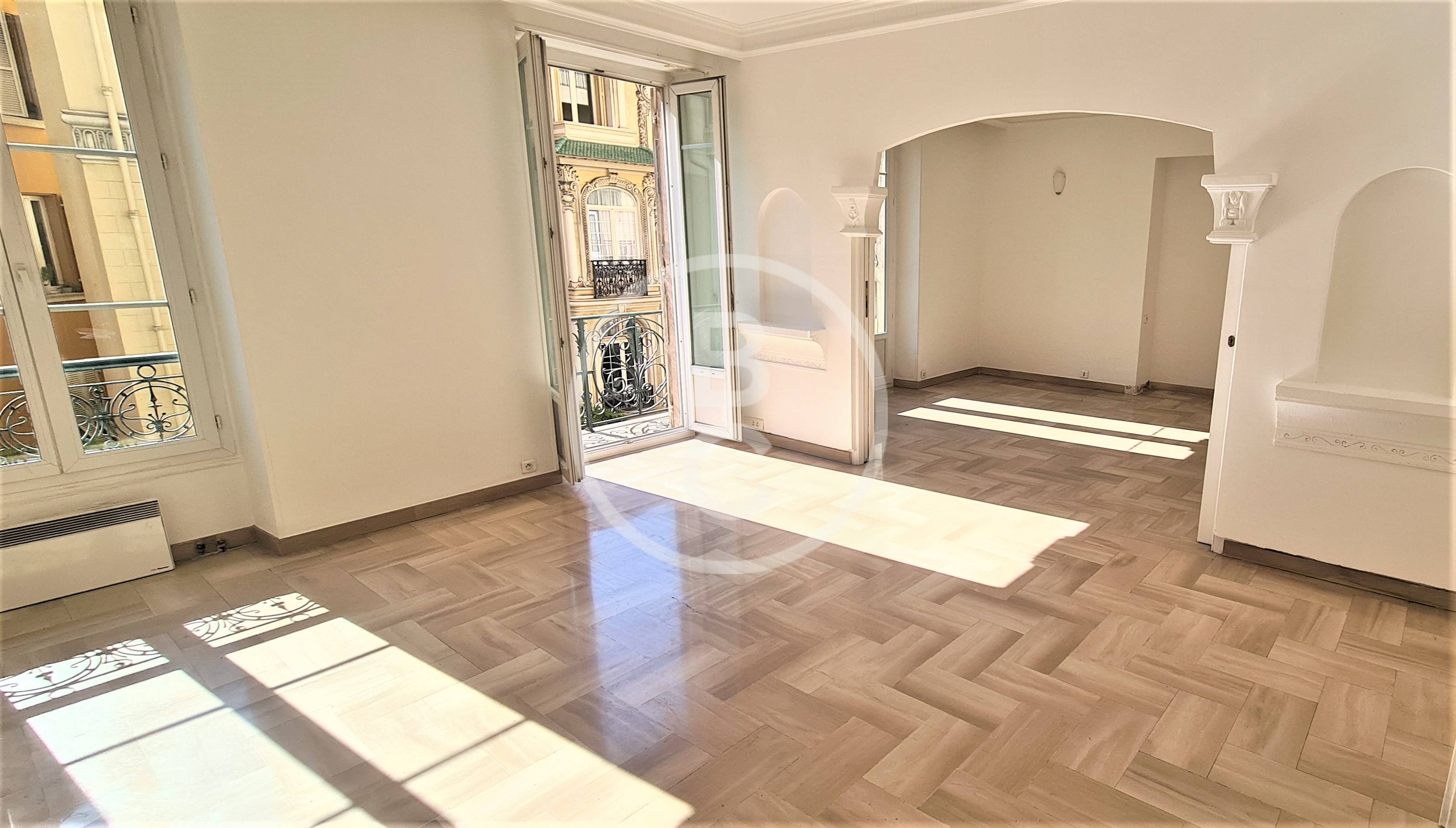 SPACIOUS 3-BEDROOM BOURGEOIS APARTMENT