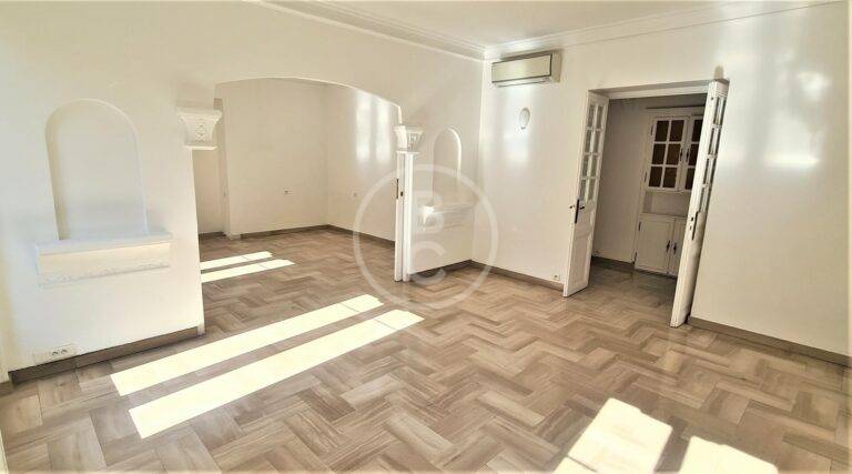 SPACIOUS 3-BEDROOM BOURGEOIS APARTMENT