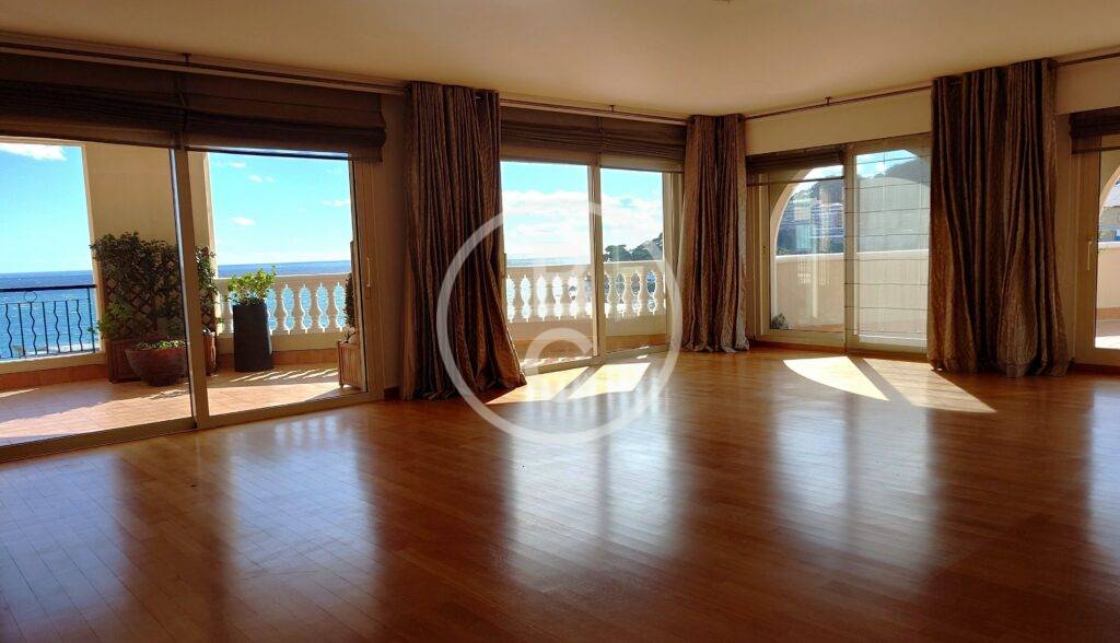 MAGNIFICENT 5 BEDROOM APARTMENT WITH PRIVATE POOL