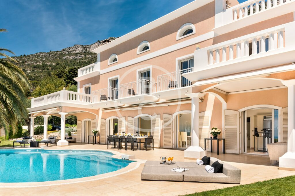 ELEGANT HOUSE NEAR MONACO